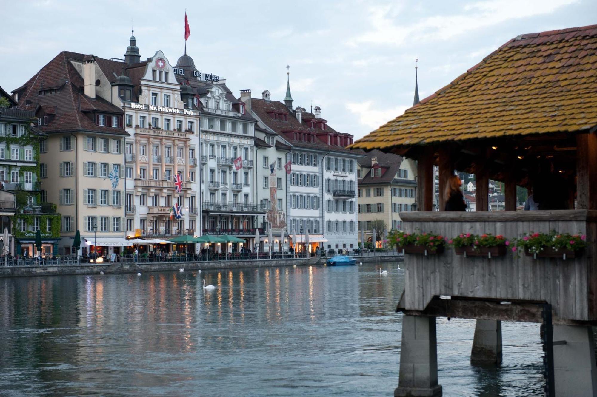 Hotel Pickwick And Pub "The Room With A View" Lucerne Ngoại thất bức ảnh